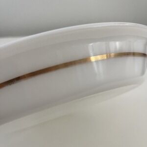 Vintage Rare Pyrex ~ 10" Pyrex 210 Gold Trim Casserole Dish - White‎ with Gold